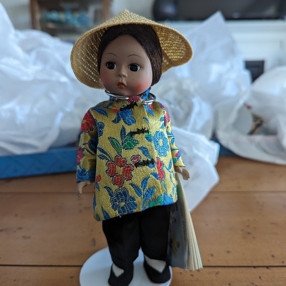 Mme Alexander‎ Doll Set of 4: Japan China Indonesia Thailand, Boxed, Vintage - Picture 6 of 15